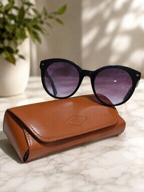 Fossil Women's Round Cat-Eye Sunglasses – Black Frame & Purple Gradient Lenses